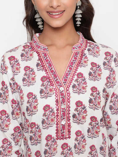 Woman posing in Savi's Paisely Cotton Printed White A Line Kurta With Printed Pant