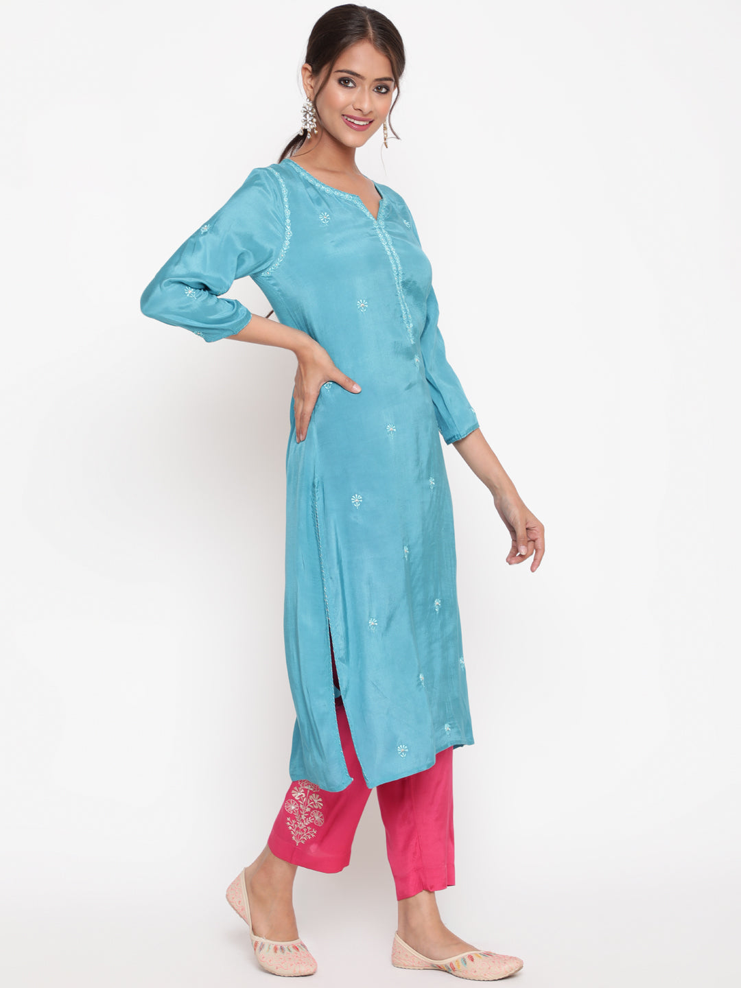 Woman posing in Savi’s Shantoon Embroidered straight Blue Kurta with Pink Pant