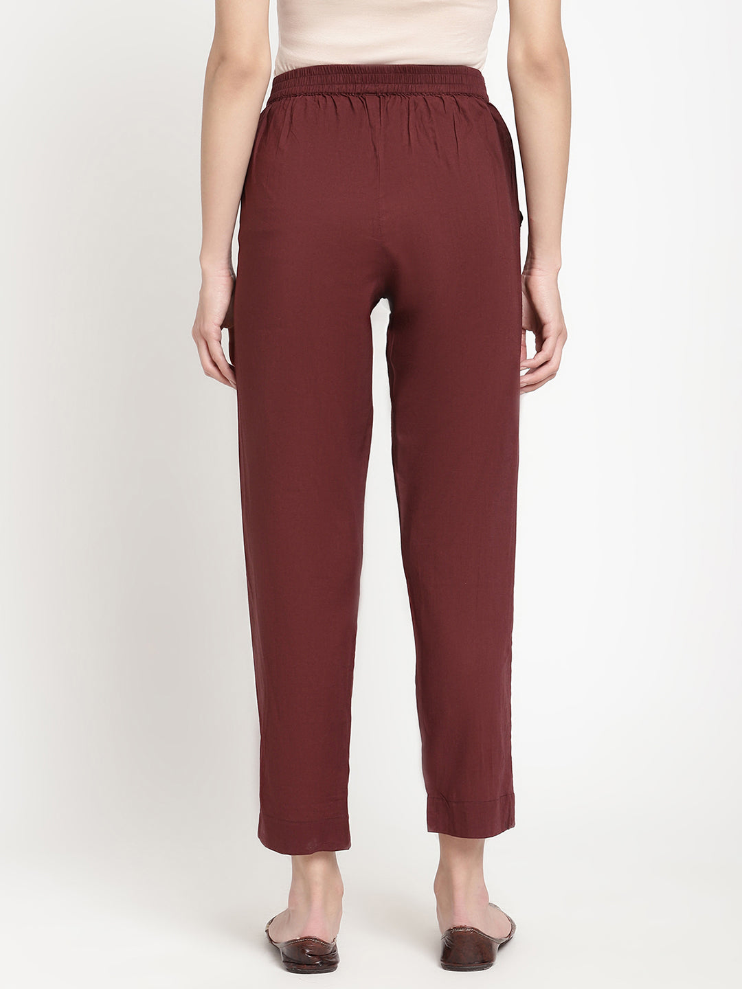 Model wearing straight-fit maroon cotton pants. 