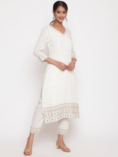 Woman posing in Off White Embroidered Kurta Pant Set With Peach Dupatta